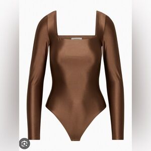 Aritzia Satinette square neck long sleeve bodysuit 🐻